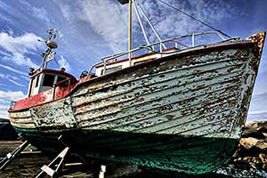 buntes, hölzernes Fischerboot