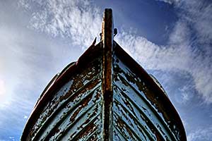 buntes, hölzernes Fischerboot