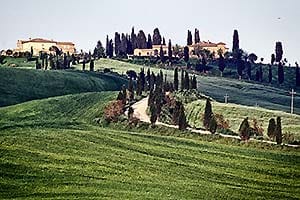 grüne Hügellandschaft in der Toskana