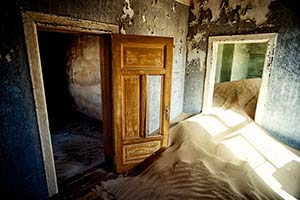 Versandete Türen in Kolmanskop