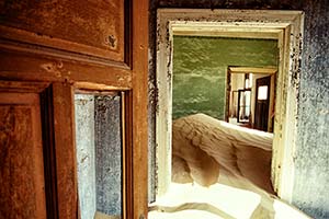 Versandete Türen in Kolmanskop