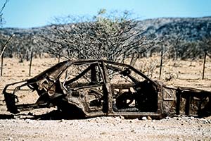 Verrostetes Autowrack in Namibia