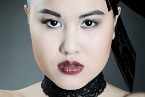 Frauenporträt mit Asia-Frisur